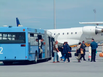 Reizigers op de luchthaven
